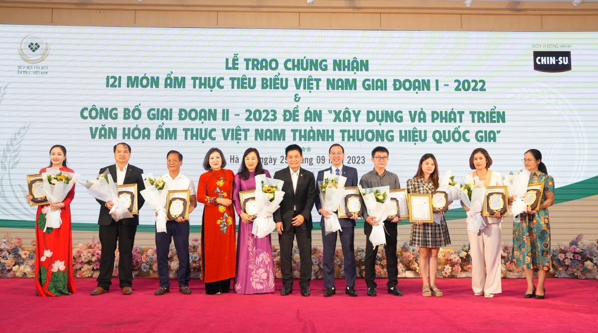 Trao chứng nhận 121 món ẩm thực tiêu biểu quốc gia