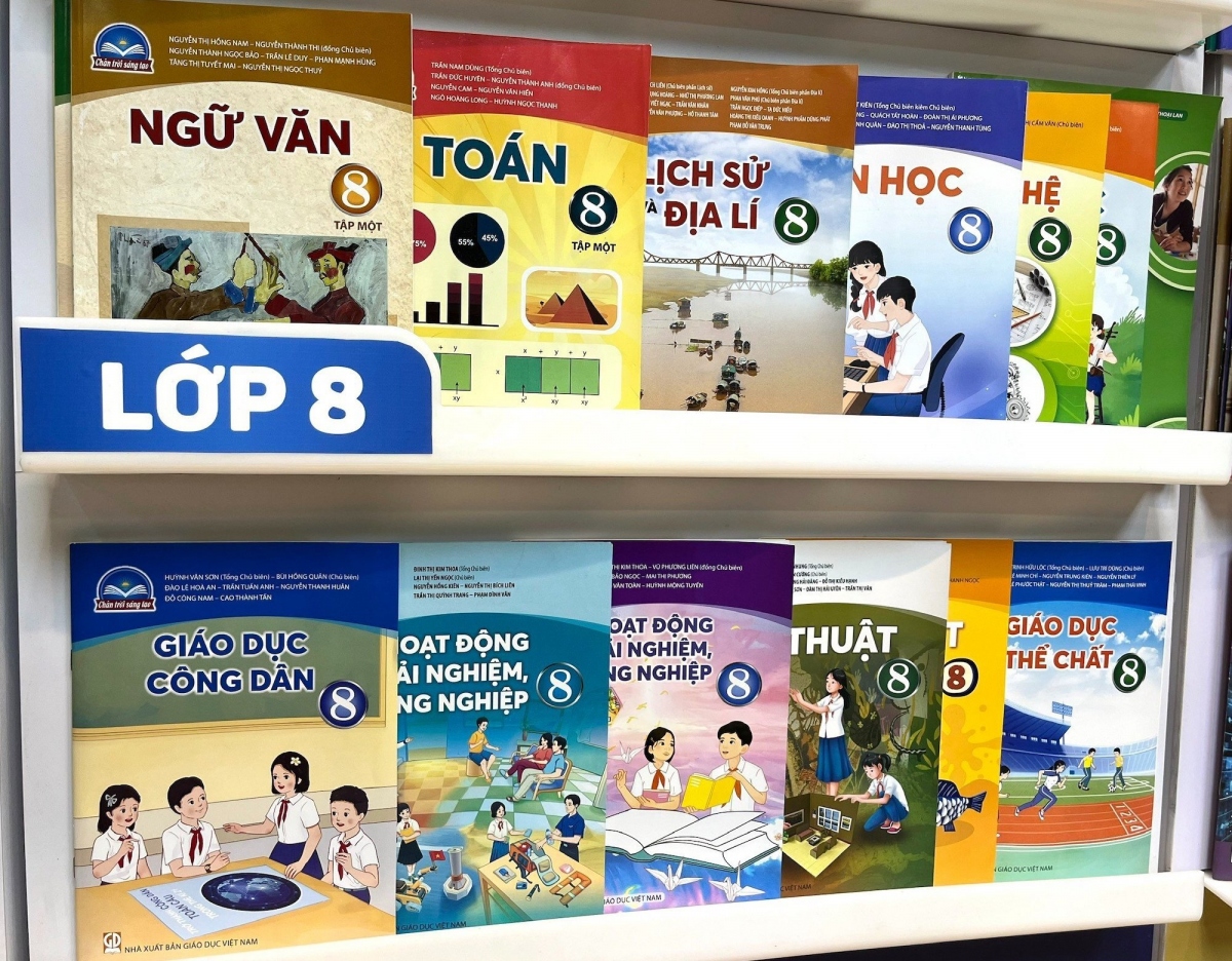 Các khối lớp 4,8,11 bắt đầu học sách giáo khoa mới