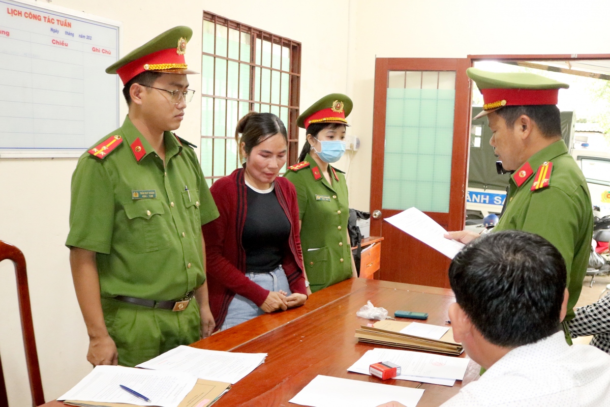 Bắt tạm giam 1 phụ nữ lừa đảo chiếm đoạt hơn 1 tỷ đồng