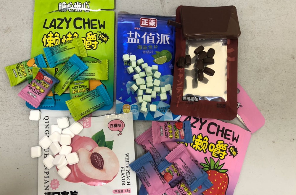 Bắc Giang kiểm tra chặt chẽ bánh, kẹo "lạ" trên bao bì in chữ nước ngoài