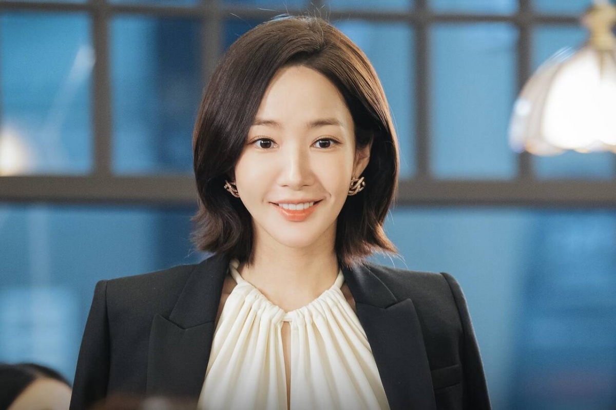 Park Min-young: Ngôi sao Hàn được săn đón hàng đầu giàu cỡ nào?