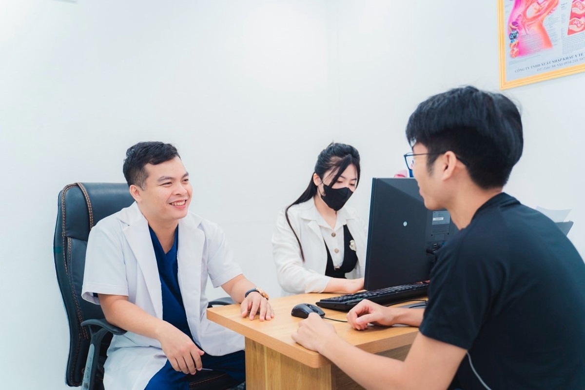 Bác sĩ Nguyễn Thanh Tùng - Người đặt dấu ấn cho phương pháp tán sỏi qua da