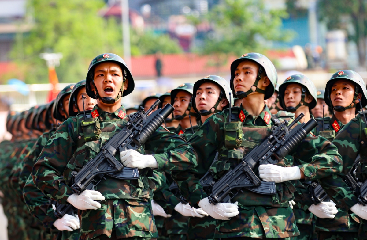 Hợp luyện lực lượng diễu binh, diễu hành tại Điện Biên