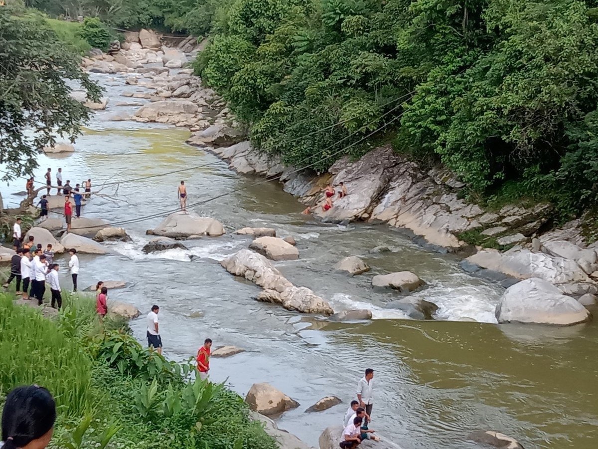 Bắc Kạn: Ra suối chơi, một bé gái đuối nước tử vong