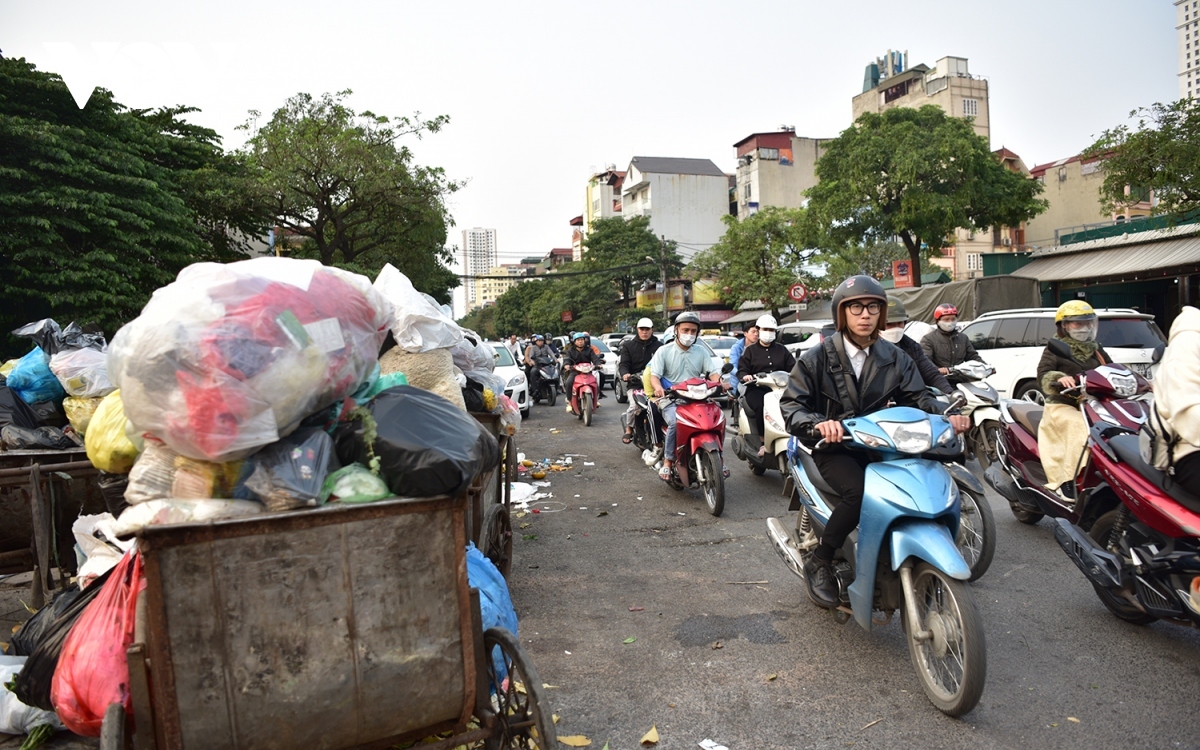 Quận Hoàng Mai thay đổi điểm tập kết rác phù hợp sau phản ánh của Báo Điện tử VOV