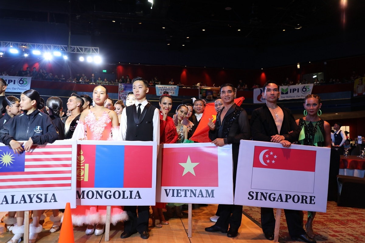 Cặp đôi vận động viên Việt Nam dự giải VĐTG Dancesport tại Đức