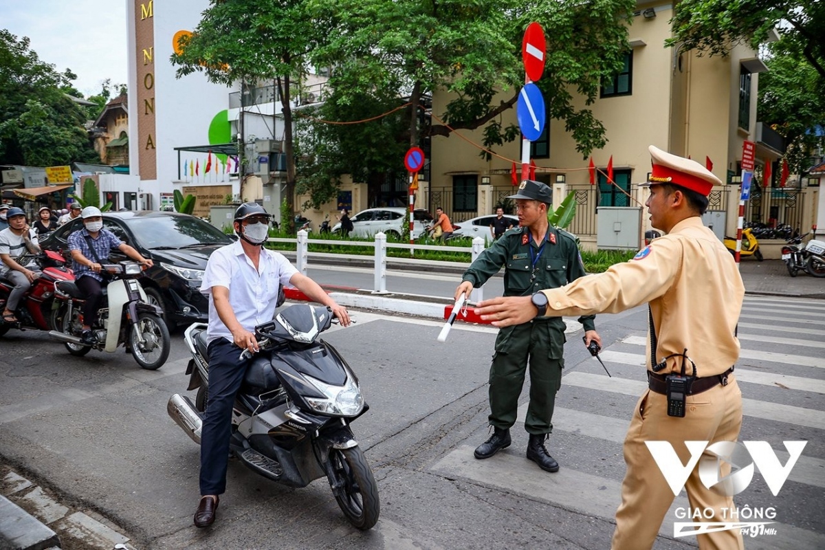 Thấy gì sau 1 tháng 5 tổ công tác đặc biệt CSGT Hà Nội hoạt động?