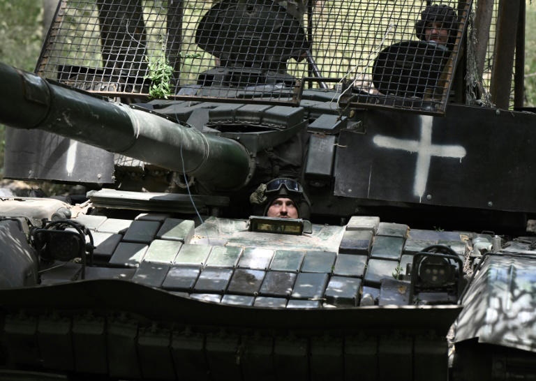 Nga tiến sát Donestsk, nỗ lực chọc thủng hàng phòng ngự của Ukraine