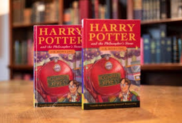 Bìa Harry Potter đầu tiên được bán với giá kỷ lục 1,9 triệu USD