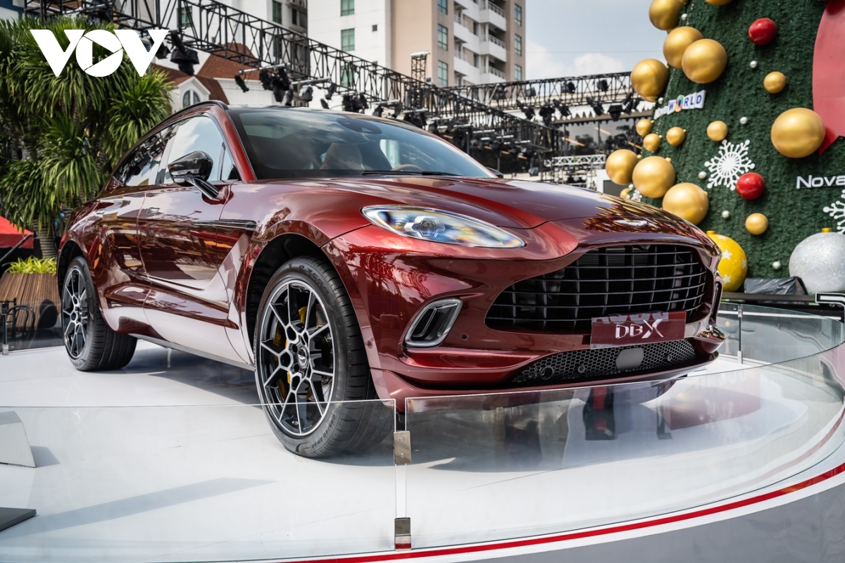 Triệu hồi Aston Martin DBX tại Việt Nam do nguy cơ chết máy