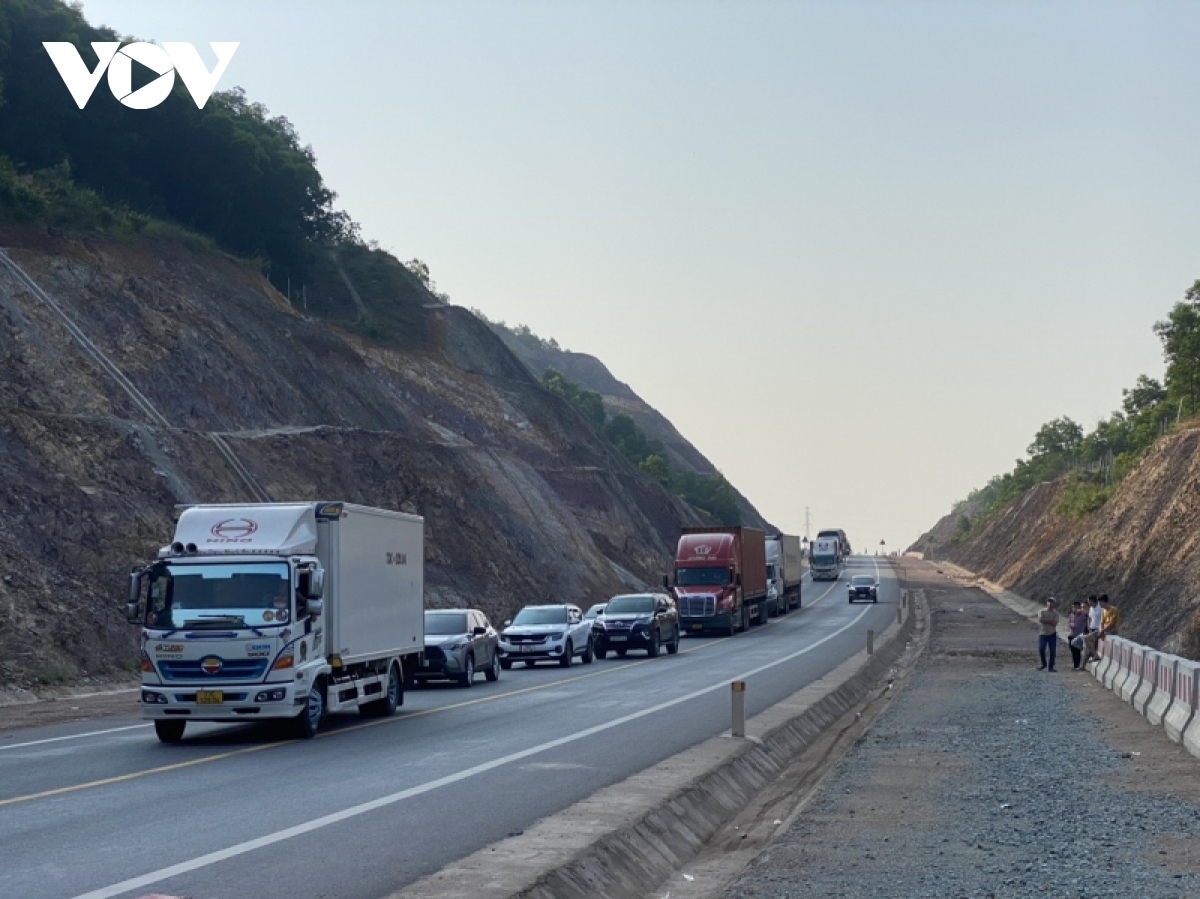 Mở rộng cao tốc Cam Lộ-La Sơn với quy mô 4 làn xe hoàn chỉnh