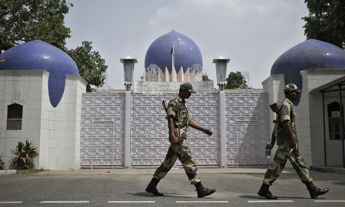 Ấn Độ và Pakistan “ăn miếng trả miếng” khiến căng thẳng leo thang