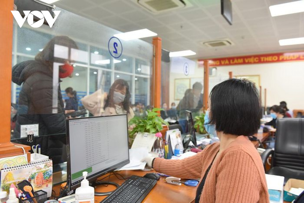 TP.HCM chuyển khoản tiền trợ cấp thất nghiệp, trả hồ sơ tận tay người lao động