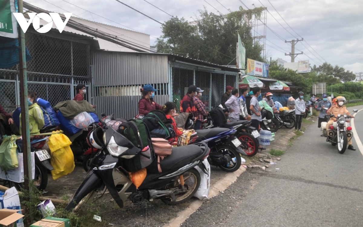Hậu Giang: Hỗ trợ đưa hơn 300 công dân các tỉnh Sóc Trăng, Bạc Liêu, Cà Mau về quê