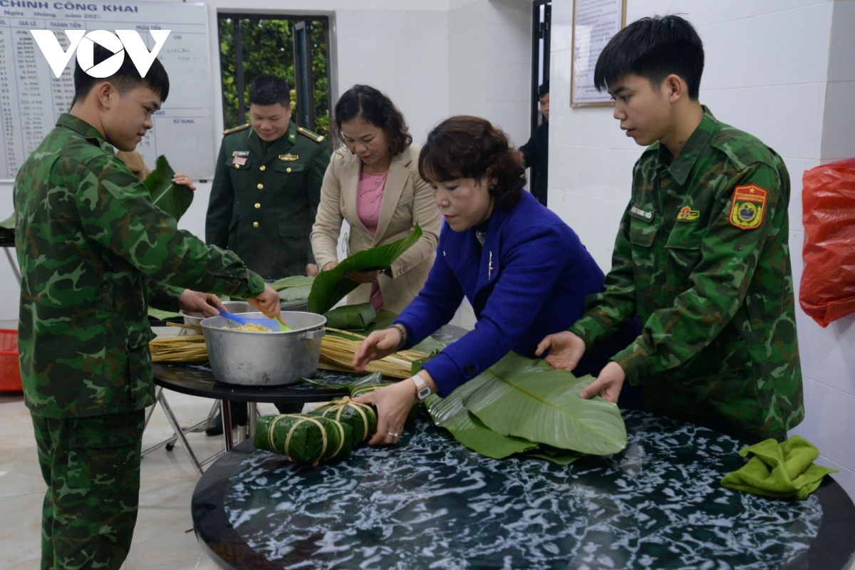 “Xuân Biên phòng, ấm lòng dân bản”