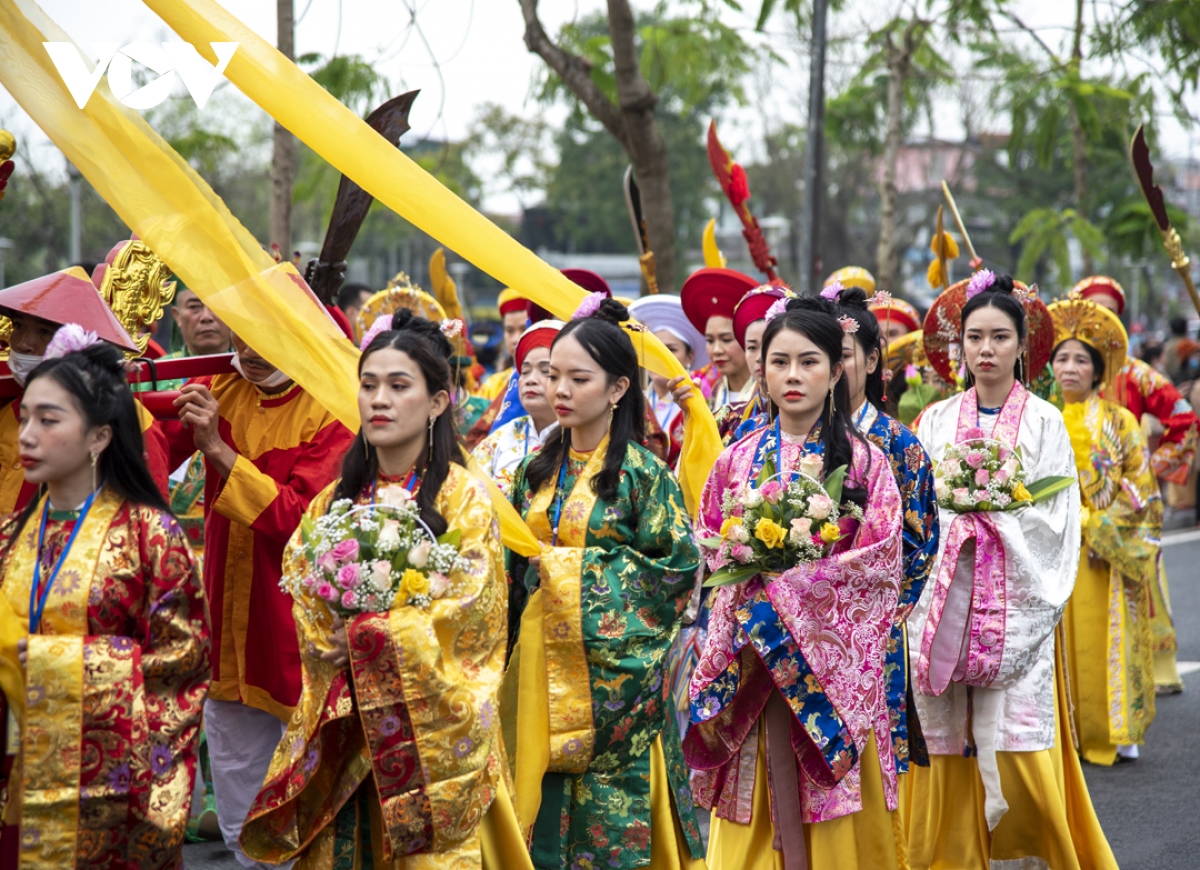 Rực rỡ sắc màu Lễ hội Điện Huệ Nam