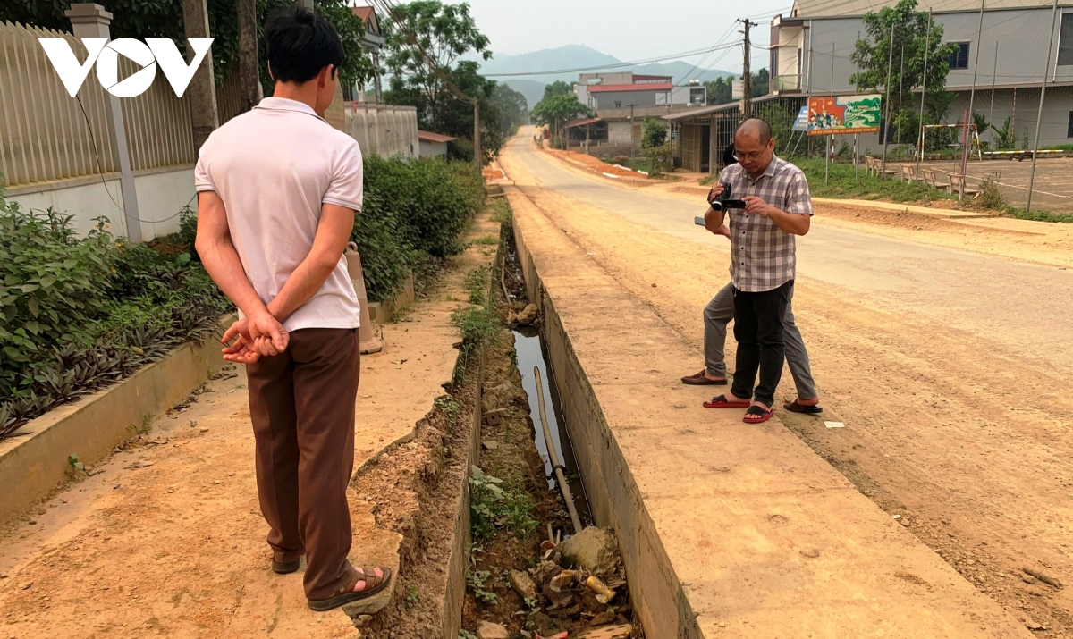 Thi công đường không tham vấn ý kiến, hàng trăm mét kênh thủy lợi bị vùi lấp