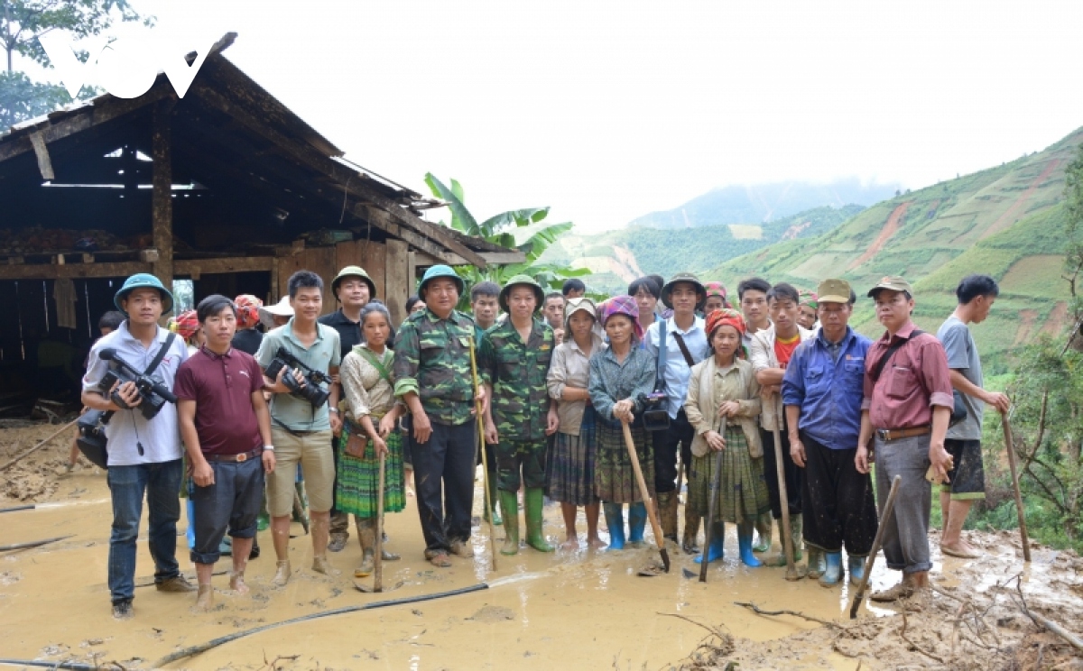 Chuyện những phóng viên “thường trú bản làng”