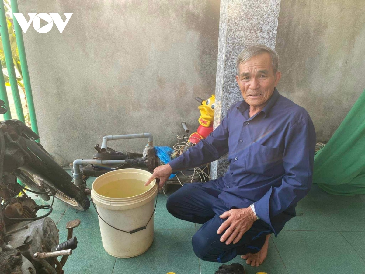 Nhiễm phèn, nhiễm mặn, hàng trăm hộ dân ở Quảng Ngãi “khát” nước sạch