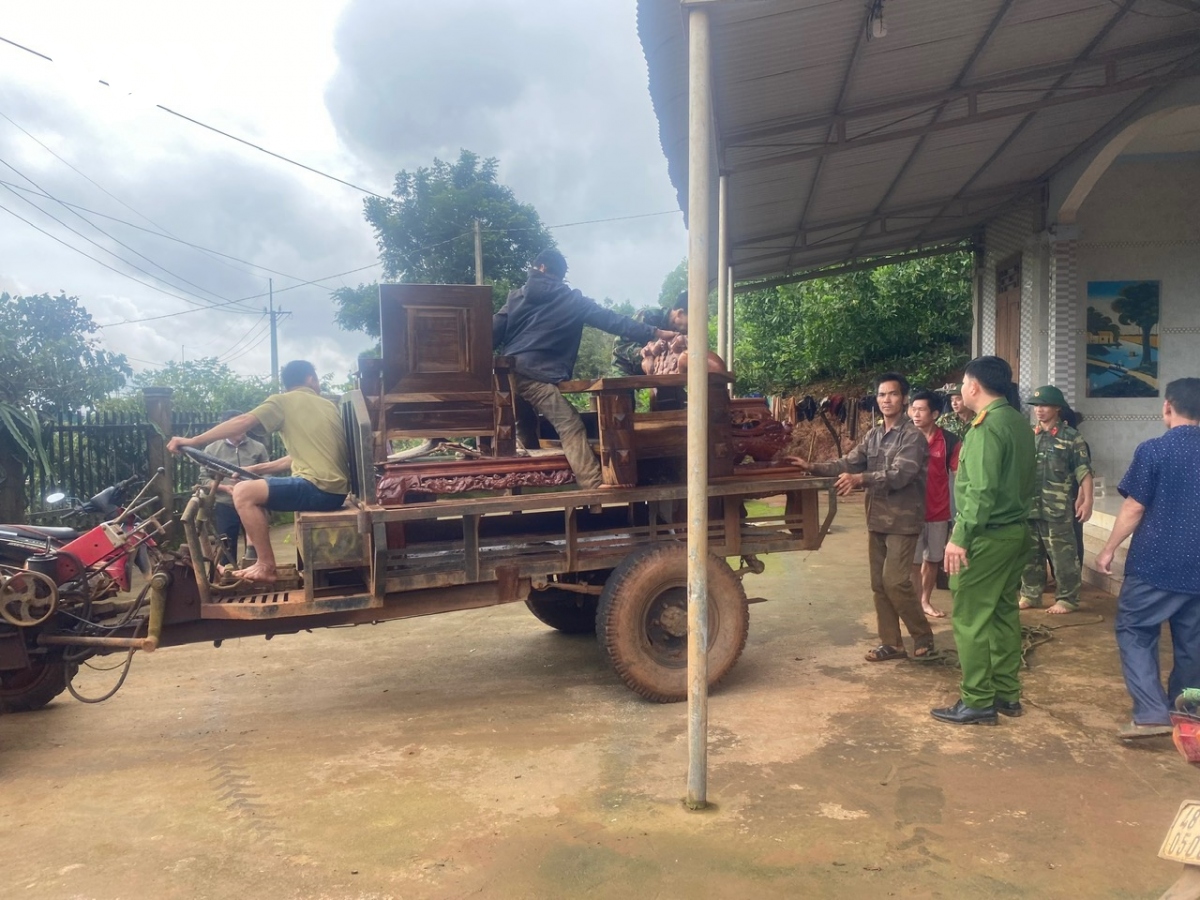 Đắk Nông di dời khẩn cấp 45 hộ dân khi mặt đất xuất hiện nhiều vết nứt