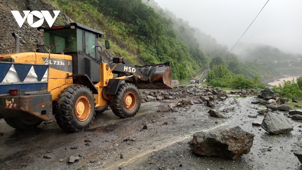 Nỗi lo sạt lở, đá lăn trên các cung đường Tây Bắc