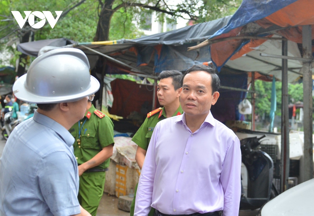 Phó Thủ tướng Trần Lưu Quang xuống hiện trường vụ cháy chung cư mini ở Hà Nội