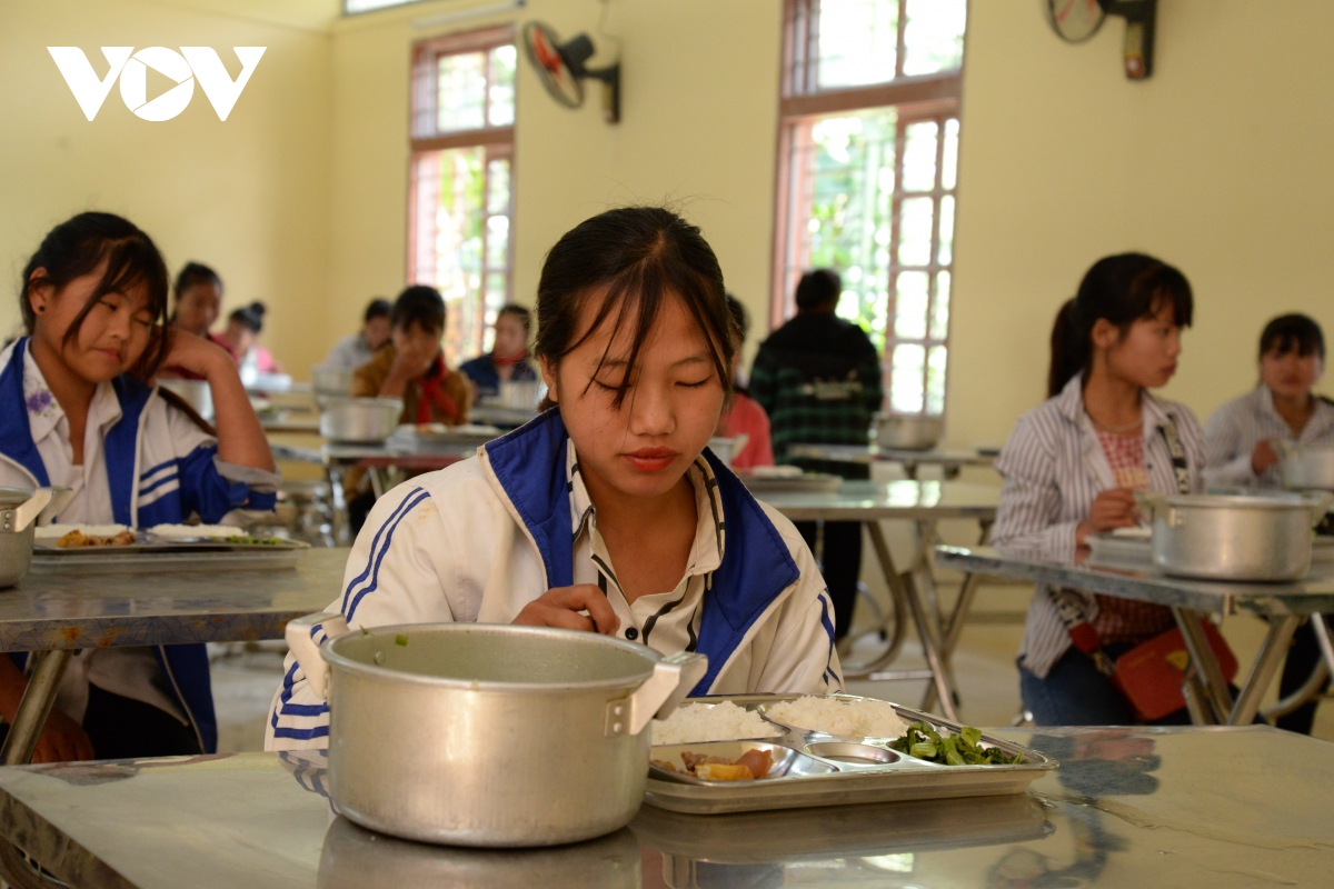 Tăng cường đảm bảo an toàn vệ sinh thực phẩm bếp ăn bán trú ở Sơn La