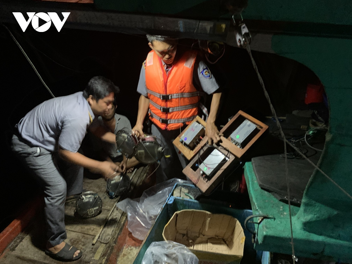 Phát hiện 1 tàu cá không số chở 7 thiết bị hành trình ở Kiên Giang