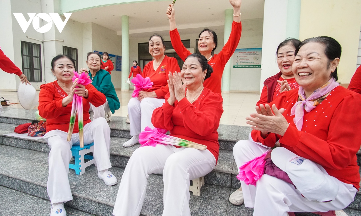 CLB hưu trí Bái Tử Long hơn 1 vạn thành viên giữa lòng "phố mỏ"