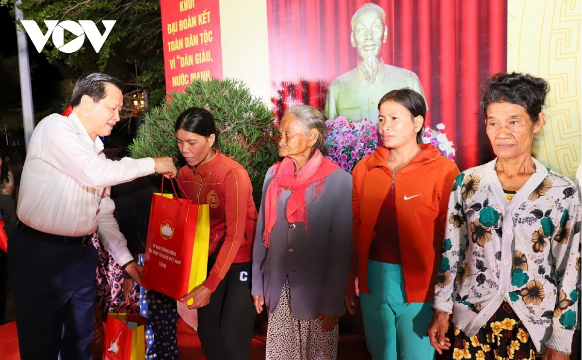 Phó Thủ tướng Lê Minh Khái dự Ngày hội đại đoàn kết ở Ninh Thuận