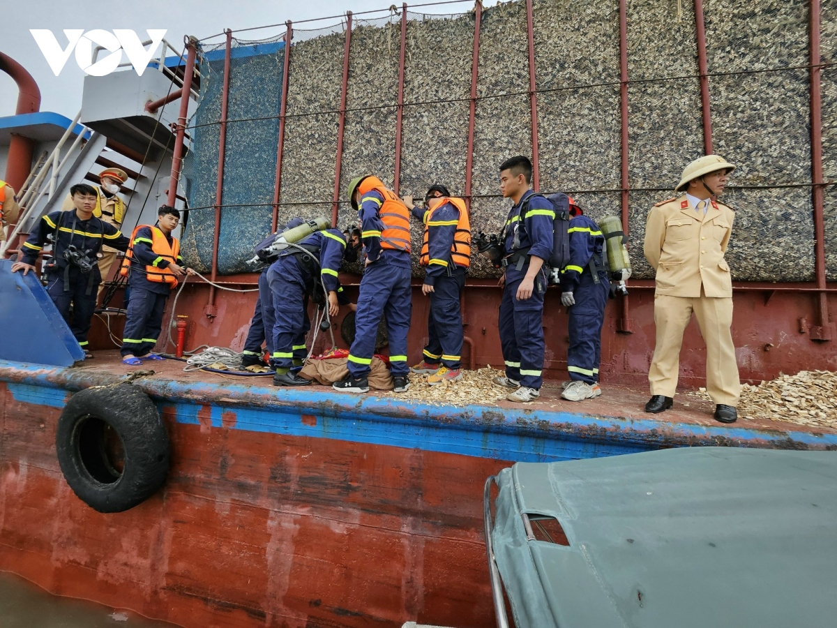 3 người trong một gia đình tử vong trên tàu chở dăm gỗ