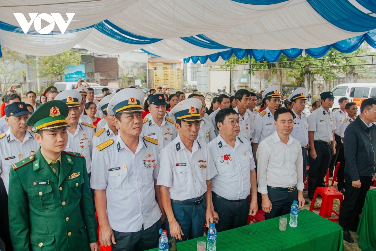 Máu xương anh nằm lại Gạc Ma, tên anh viết thành tên phố phường