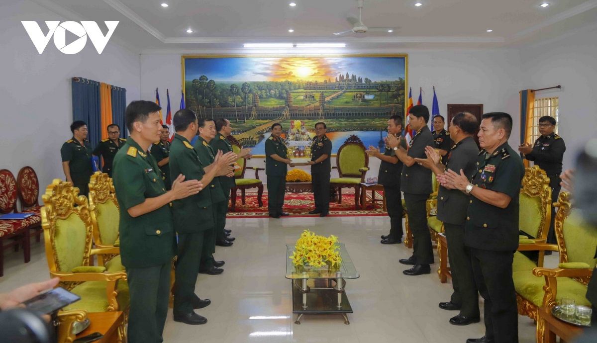 Quân khu 5 thăm chúc Tết cổ truyền Chol Chnam Thmay tại Campuchia