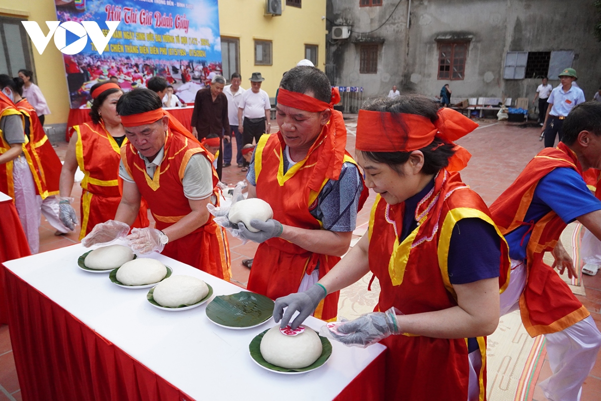 Về Đền Sượt (Hải Dương) trải nghiệm giã bánh giầy