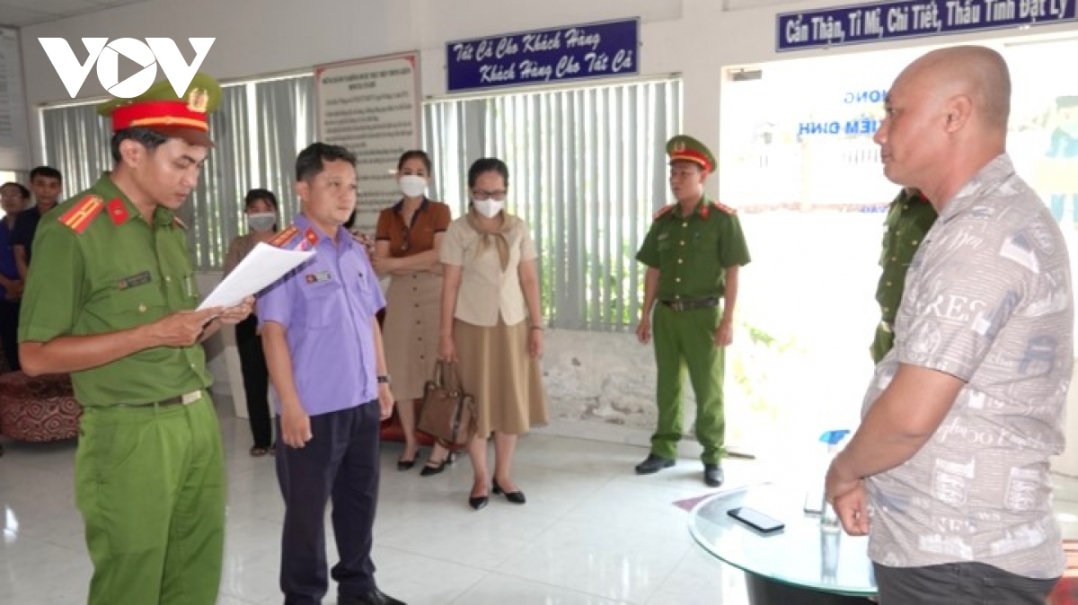 Đồng loạt bắt giữ và khám xét Trung tâm Đăng kiểm xe cơ giới 86-02D Bình Thuận