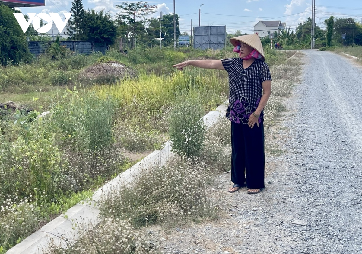 Hiến đất làm đường nhưng bị buộc phá bỏ