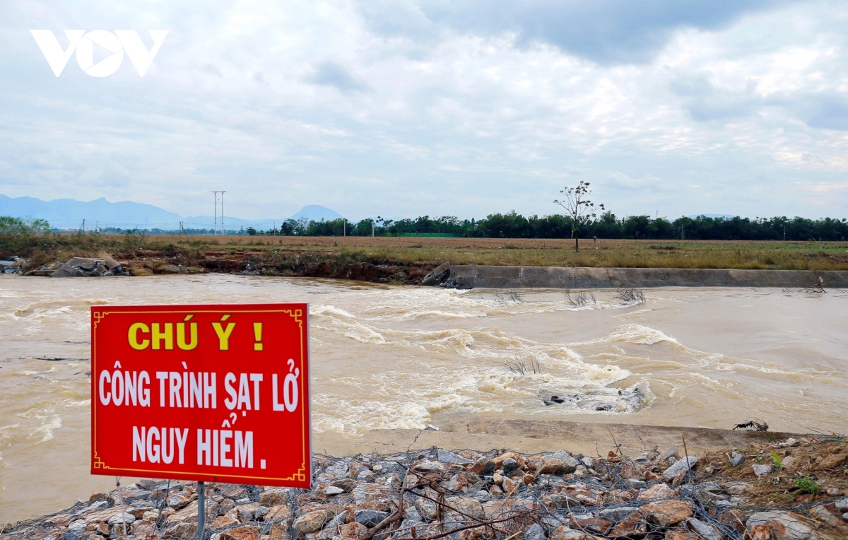 Quảng Nam và Đà Nẵng phối hợp xây đập tạm trên sông Quảng Huế