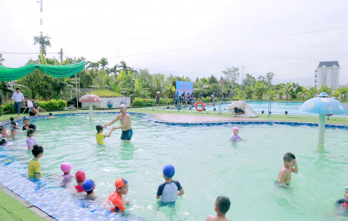 Quảng Ninh mở gần 200 lớp dạy bơi miễn phí cho trẻ em