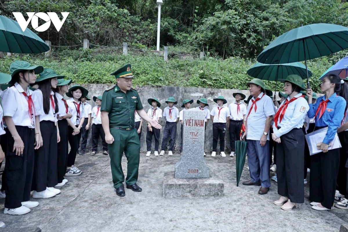 Giáo dục tình yêu Tổ quốc qua "Tiết học biên cương"