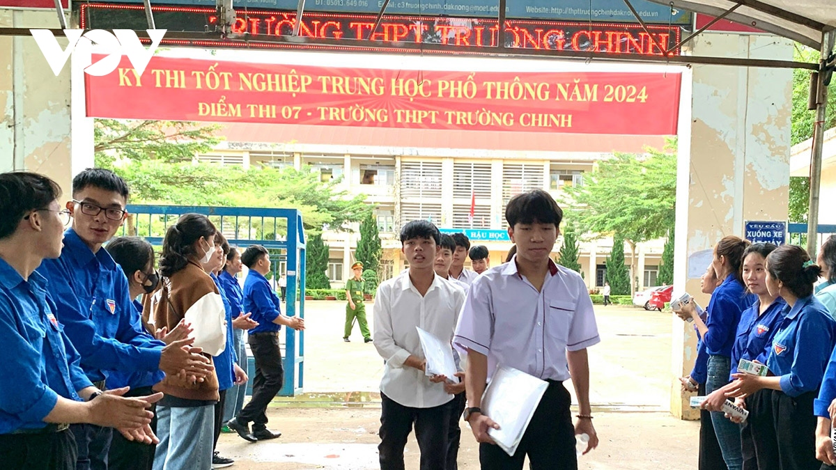 Thí sinh cả nước kết thúc ngày thi thứ nhất: Trật tự, an toàn, đúng quy chế