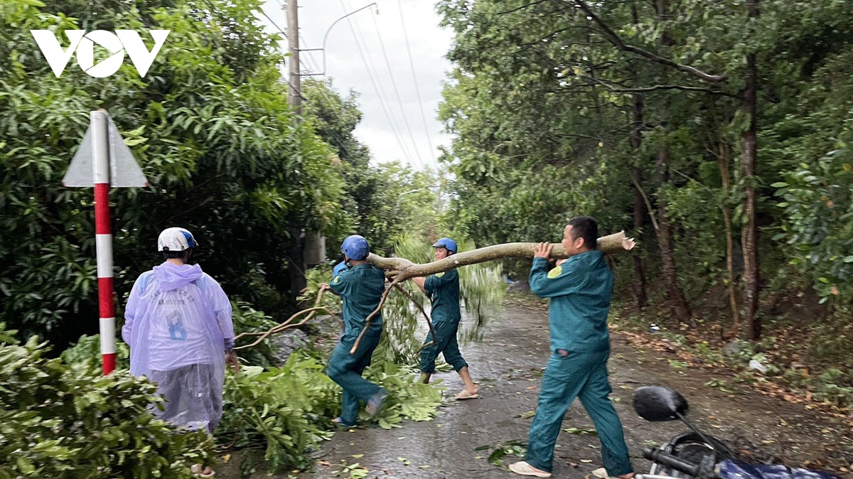 Kiên Giang mưa lớn lốc xoáy làm chìm 4 ghe biển và 1 ngư dân tử vong