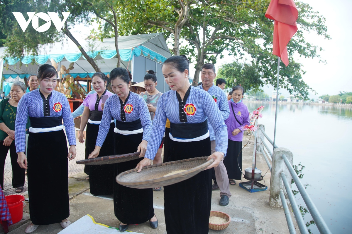 Về Quang Huy dự lễ mừng cơm mới cùng đồng bào Thái