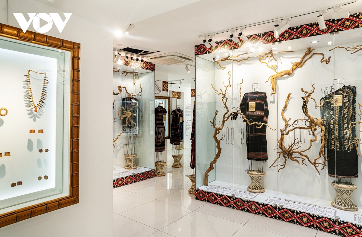 Bảo tàng tư nhân trưng bày hiện vật quý, hiếm về 54 dân tộc và triều Nguyễn