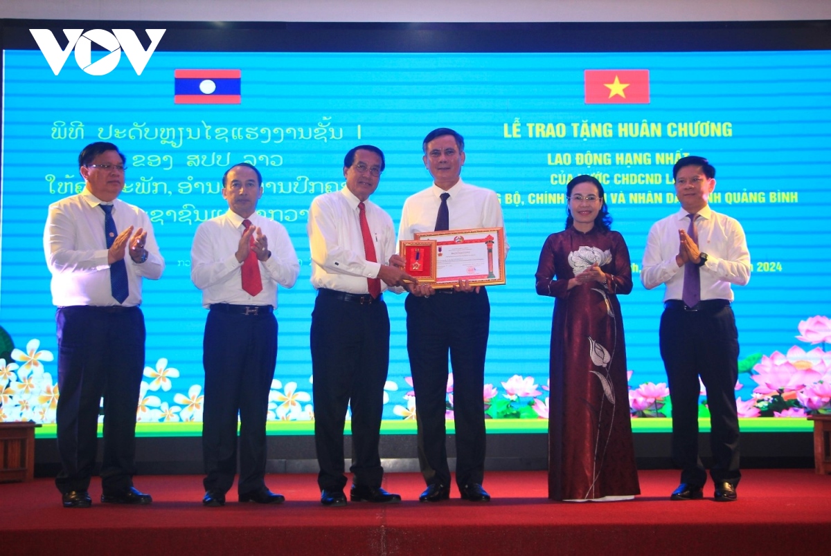 Tỉnh Quảng Bình đón nhận Huân chương Lao động hạng Nhất của CHDCND Lào