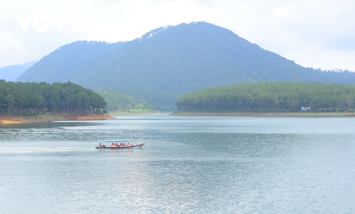Vì sao dịch vụ đi thuyền ngắm cảnh hồ Tuyền Lâm Đà Lạt buộc ngưng hoạt động?